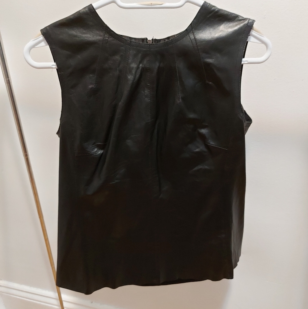 Jones New York size 4 genuine leather black sleeveless top, zipper back tank
